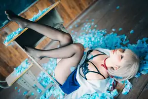 Coser Chunmomo Self-Portrait Part02: Delicate Charms Amidst Dreamy Blue Petals - image 6