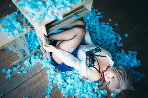 Coser Chunmomo Self-Portrait Part02: Delicate Charms Amidst Dreamy Blue Petals - image 4