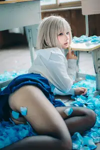 Coser Chunmomo Self-Portrait Part02: Delicate Charms Amidst Dreamy Blue Petals - image 2