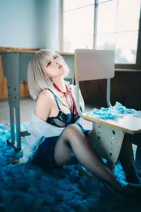 Coser Chunmomo Self-Portrait Part02: Delicate Charms Amidst Dreamy Blue Petals - image 3