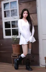 Discover the Unique Fashion Style of a Young Woman Blending Sweetness with Edgy Charm - image 0