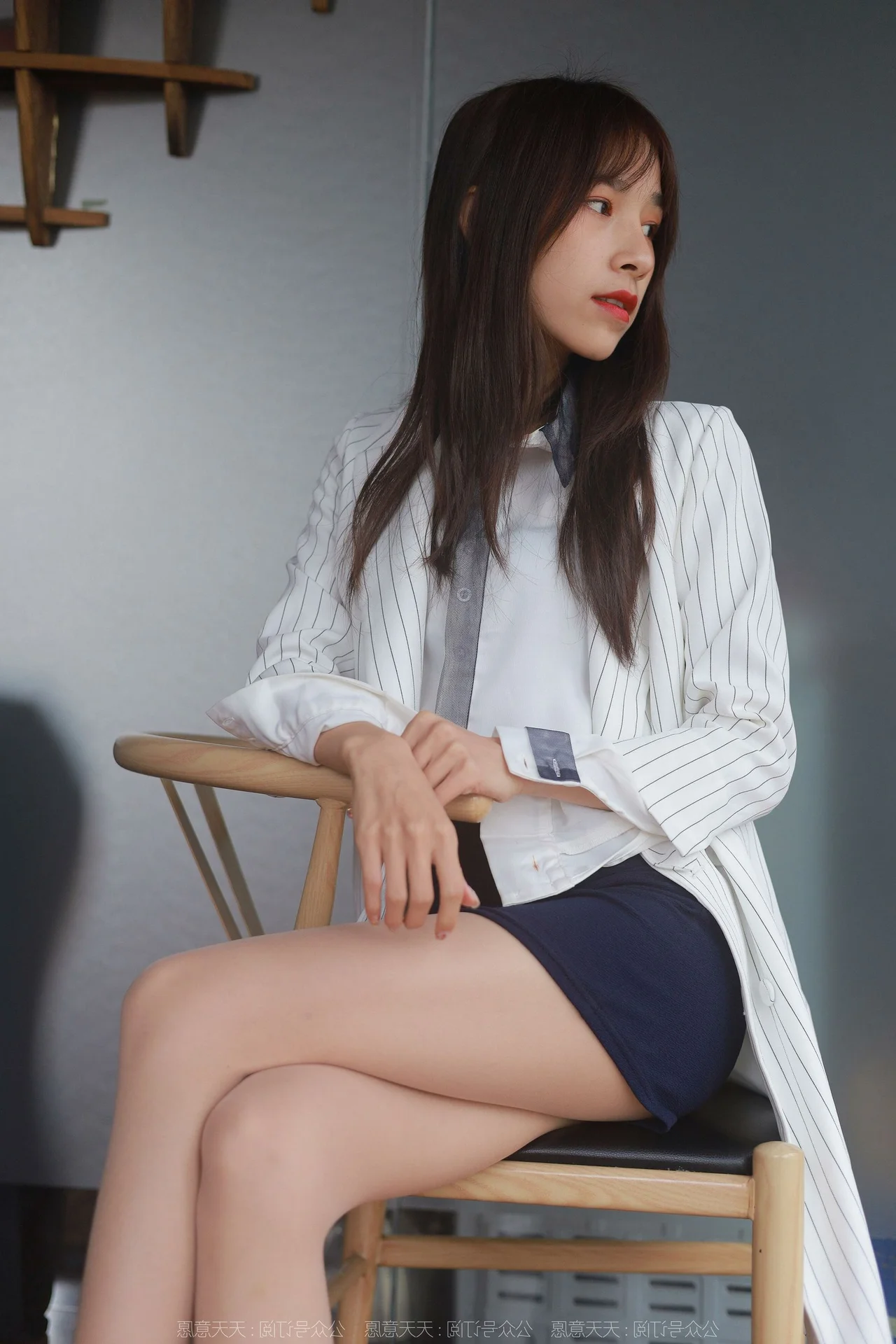 Elegant Fashion Photography: Model Meizi in the IESS Charming Hip-Hugging Skirt Collection
