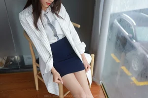 Elegant Fashion Photography: Model Meizi in the IESS Charming Hip-Hugging Skirt Collection - image 46
