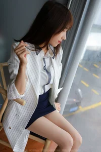 Elegant Fashion Photography: Model Meizi in the IESS Charming Hip-Hugging Skirt Collection - image 38