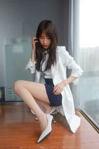 Elegant Fashion Photography: Model Meizi in the IESS Charming Hip-Hugging Skirt Collection - image 7