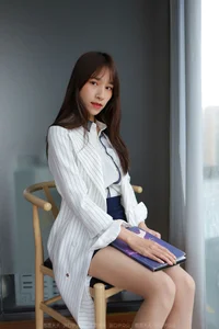 Elegant Fashion Photography: Model Meizi in the IESS Charming Hip-Hugging Skirt Collection - image 52