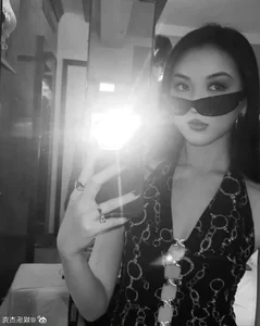 The Stunning Transformation of Li Yan: Faye Wong’s Daughter Celebrates Her 18th Birthday - image 0