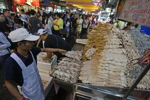 Exploring Thailand's Vibrant Walking Streets: From World-Famous Nightlife to Exquisite Street Food Delights - image 2