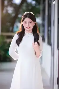 VGU No.164: VGU Student Showcases Pure Beauty in Traditional White Ao Dai - image 6