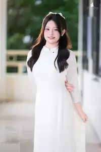 VGU No.164: VGU Student Showcases Pure Beauty in Traditional White Ao Dai - image 9