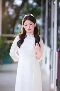 VGU No.164: VGU Student Showcases Pure Beauty in Traditional White Ao Dai - image 4