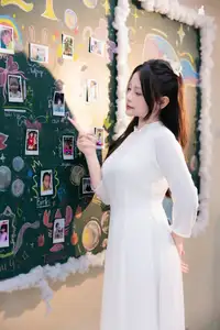 VGU No.164: VGU Student Showcases Pure Beauty in Traditional White Ao Dai - image 7