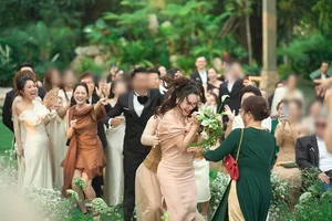 Ho Quynh Huong’s Elegant Ao Dai Fitting for Her Special Day: Traditional Bridal Inspiration - image 0