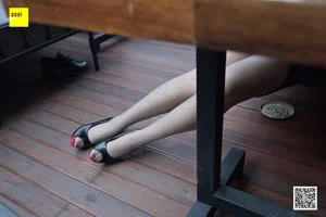 IESS SiXiangJia 113: Zi Zi Featuring Peep-Toe Patent Leather Heels - image 28