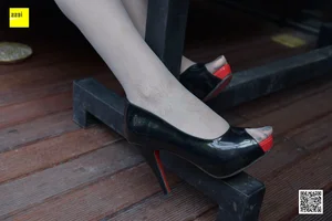 IESS SiXiangJia 113: Zi Zi Featuring Peep-Toe Patent Leather Heels - image 86