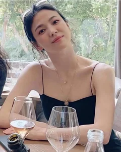 Timeless Elegance: The Undefeated Beauty of a 43-Year-Old Korean Icon - image 4