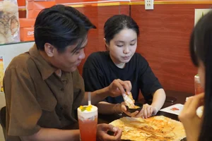 The 30-Minute Wait: Japanese Street Food Craze Hits Vietnam - image 1