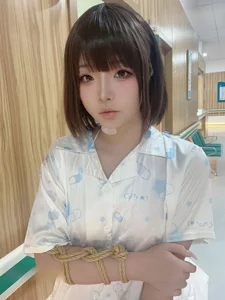 Coser Yuuhui Sick Little Sister Photo & Video Gallery - 38P 2V - image 1
