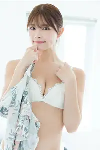 Discover Kaede Kimura's Pure Charm in FRIDAY Digital Photo Book: Koihsuru Ekubo – A Captivating Japanese Girl's Collection. - image 1
