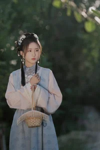 Captivating Visuals: YiTuYu Art Language Vol.4983 Showcasing the Grace of Zhao Min - image 3