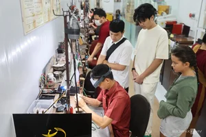 A Unique Journey: Exploring the Art of Pearl Harvesting in Ho Chi Minh City's Hidden Districts - image 11