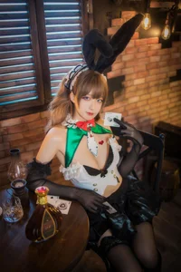 Elegant Monica-Inspired Vintage Glamour Photoshoot featuring Feng Jiang Jiang V in a Stunning Black Dress – High-Quality 32P Aesthetic Portrait Gallery - image 10