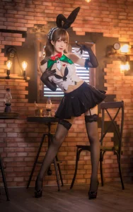 Elegant Monica-Inspired Vintage Glamour Photoshoot featuring Feng Jiang Jiang V in a Stunning Black Dress – High-Quality 32P Aesthetic Portrait Gallery - image 12