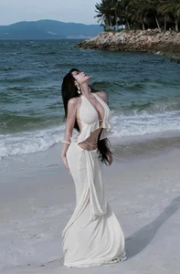 Vo Ngoc Tran Beach Style: Exploring the Hottest Trends from Saigon’s Premier Influencer - image 7