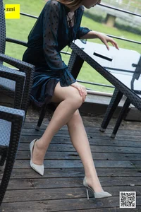 IESS Chinese Model Zizi: The Radiant Beauty of Blooming Season - image 18