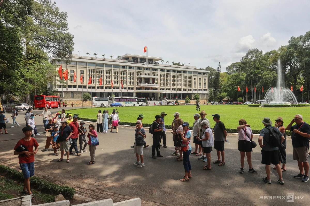 Visiting the Independence Palace: Navigating Crowds at Ho Chi Minh City's Historic Landmark