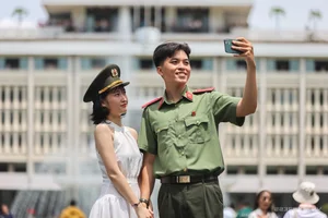 Visiting the Independence Palace: Navigating Crowds at Ho Chi Minh City's Historic Landmark - image 6