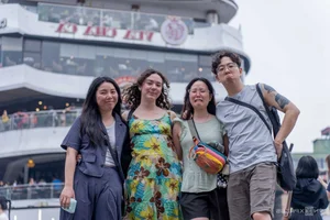Hanoi's Iconic 'Shark's Jaw' Building Becomes a Top Photography Hotspot for Tourists - image 1