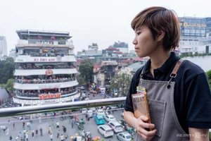 Hanoi's Iconic 'Shark's Jaw' Building Becomes a Top Photography Hotspot for Tourists - image 6