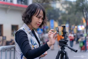 Hanoi's Iconic 'Shark's Jaw' Building Becomes a Top Photography Hotspot for Tourists - image 4