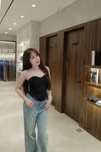 Le Tuyet Anh: The Billiards Star Merging Athletic Skill with Viral Glamour Fashion - image 7