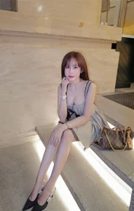 Le Tuyet Anh: The Billiards Star Merging Athletic Skill with Viral Glamour Fashion - image 9