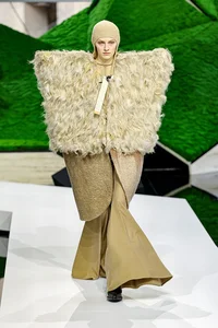 Paris Fashion Week Fall-Winter 2026: Bold Runway Trends, Iconic Celebrity Style, and Avant-Garde Beauty Highlights from the World’s Fashion Capital - image 10