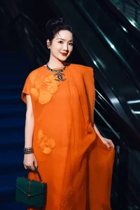 Red Carpet Glamour: Le Quyen and Ly Nha Ky Dazzle at High-Fashion Event - image 5