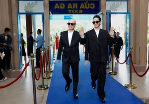 Red Carpet Glamour: Le Quyen and Ly Nha Ky Dazzle at High-Fashion Event - image 1