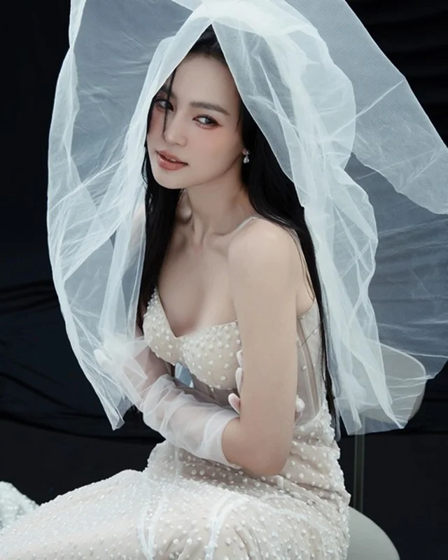 Ninh Dương Lan Ngọc Radiates Elegance in Breathtaking Wedding Gown Gallery: A Vision of Bridal Perfection