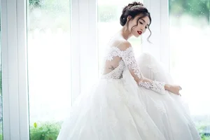Ninh Dương Lan Ngọc Radiates Elegance in Breathtaking Wedding Gown Gallery: A Vision of Bridal Perfection - image 2
