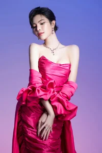 Tuong San's Pink Fashion Evolution: From Barbiecore Chic to Elegant Sophistication - image 9