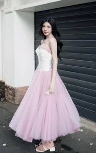 Tuong San's Pink Fashion Evolution: From Barbiecore Chic to Elegant Sophistication - image 3