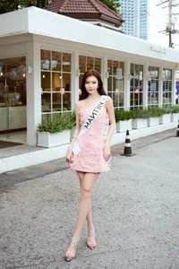 Tuong San's Pink Fashion Evolution: From Barbiecore Chic to Elegant Sophistication - image 11