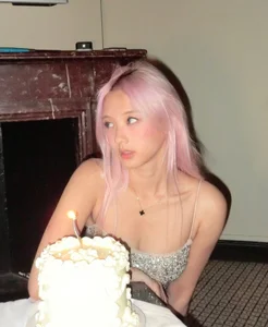 Vietnamese Streamer Surpasses 1 Million Fans with Captivating Style and Content - image 4