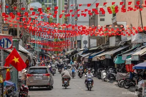 Ho Chi Minh City Celebrates with Vibrant Decorations for the April 30 Anniversary - image 5