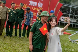Ho Chi Minh City Celebrates with Vibrant Decorations for the April 30 Anniversary - image 4