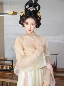 Ethereal Grace: Li Shuang Er in Dreaming Back to Tang Dynasty - image 12