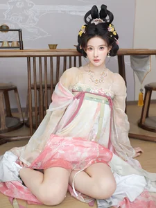 Ethereal Grace: Li Shuang Er in Dreaming Back to Tang Dynasty - image 1
