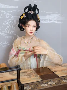Ethereal Grace: Li Shuang Er in Dreaming Back to Tang Dynasty - image 13